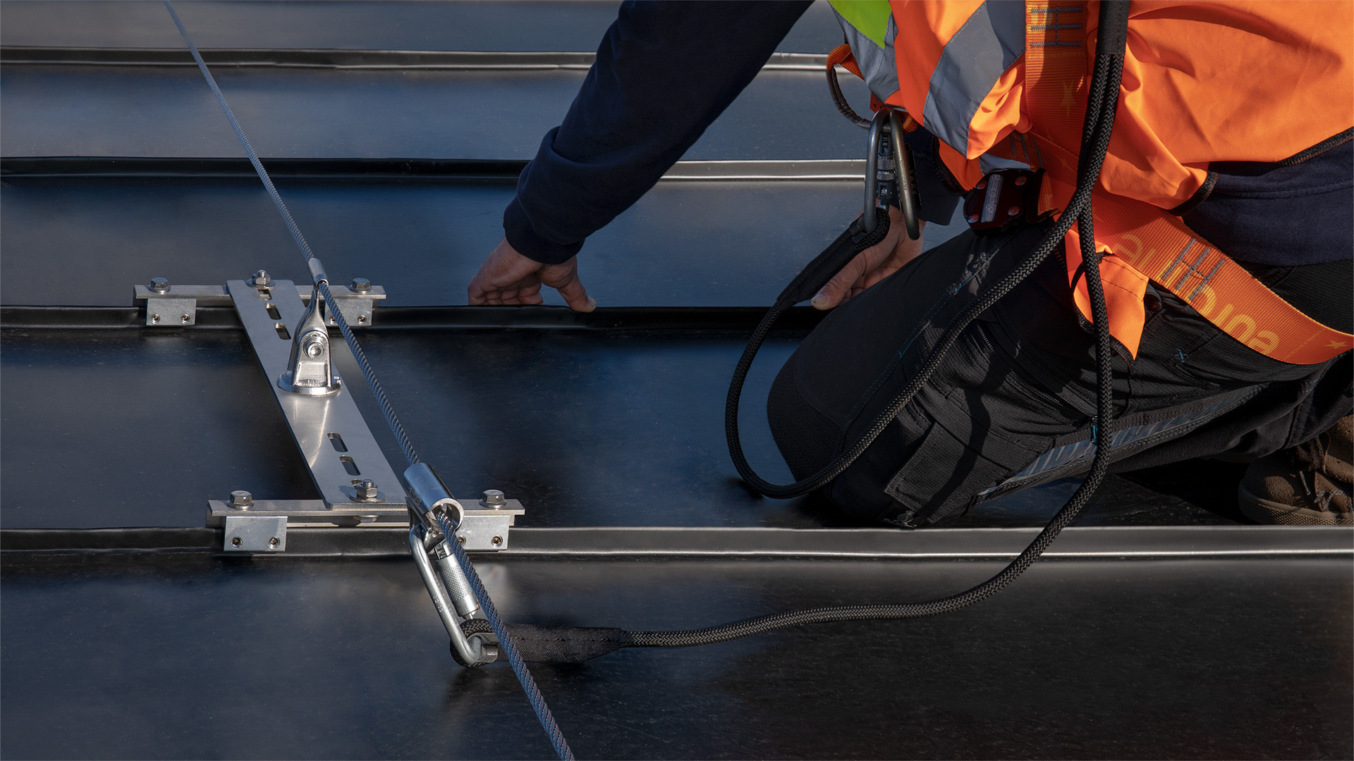 Standing seam roof maintenance cable lifeline Sweden