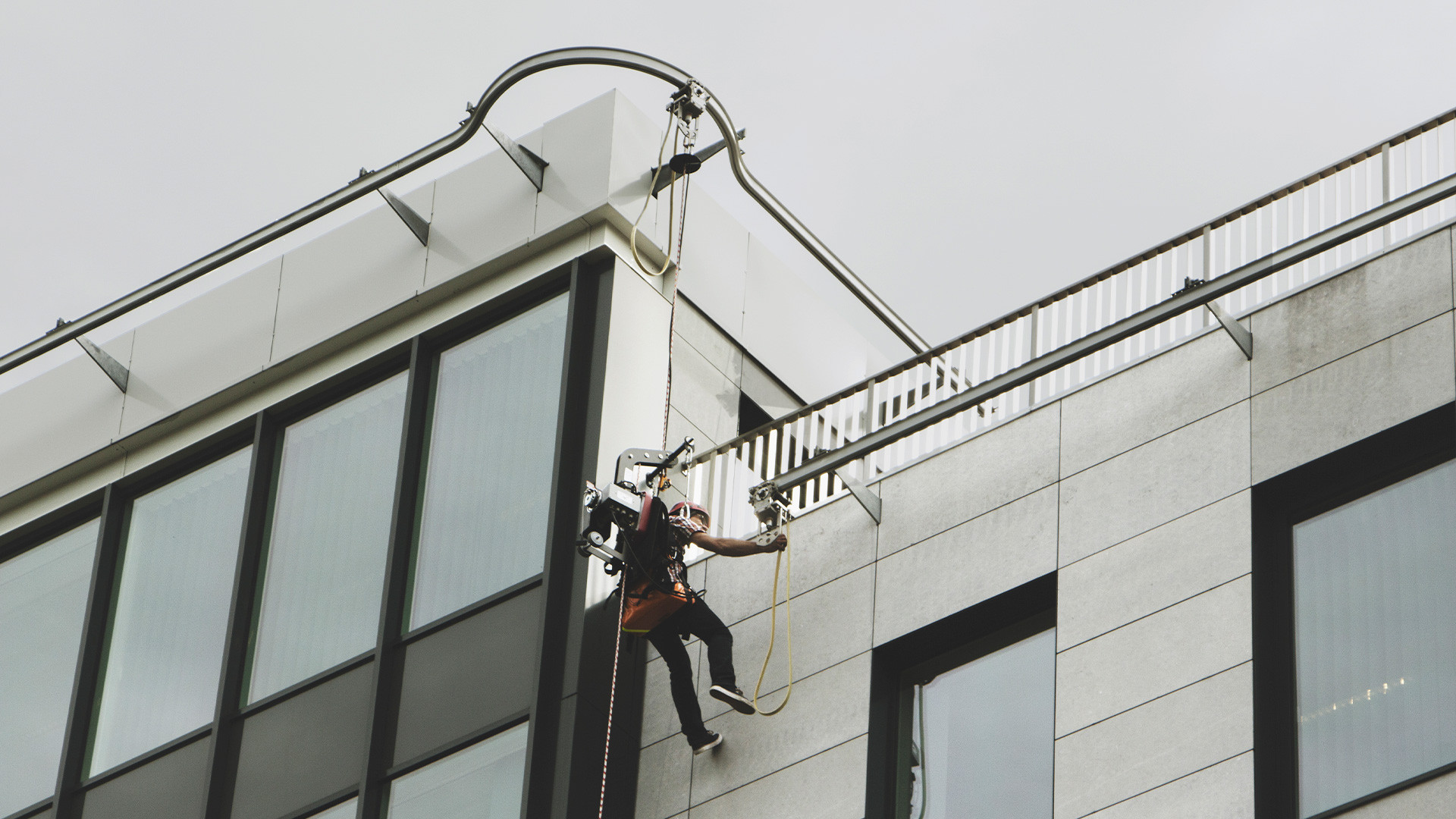 Manual trolleys person hoist facade