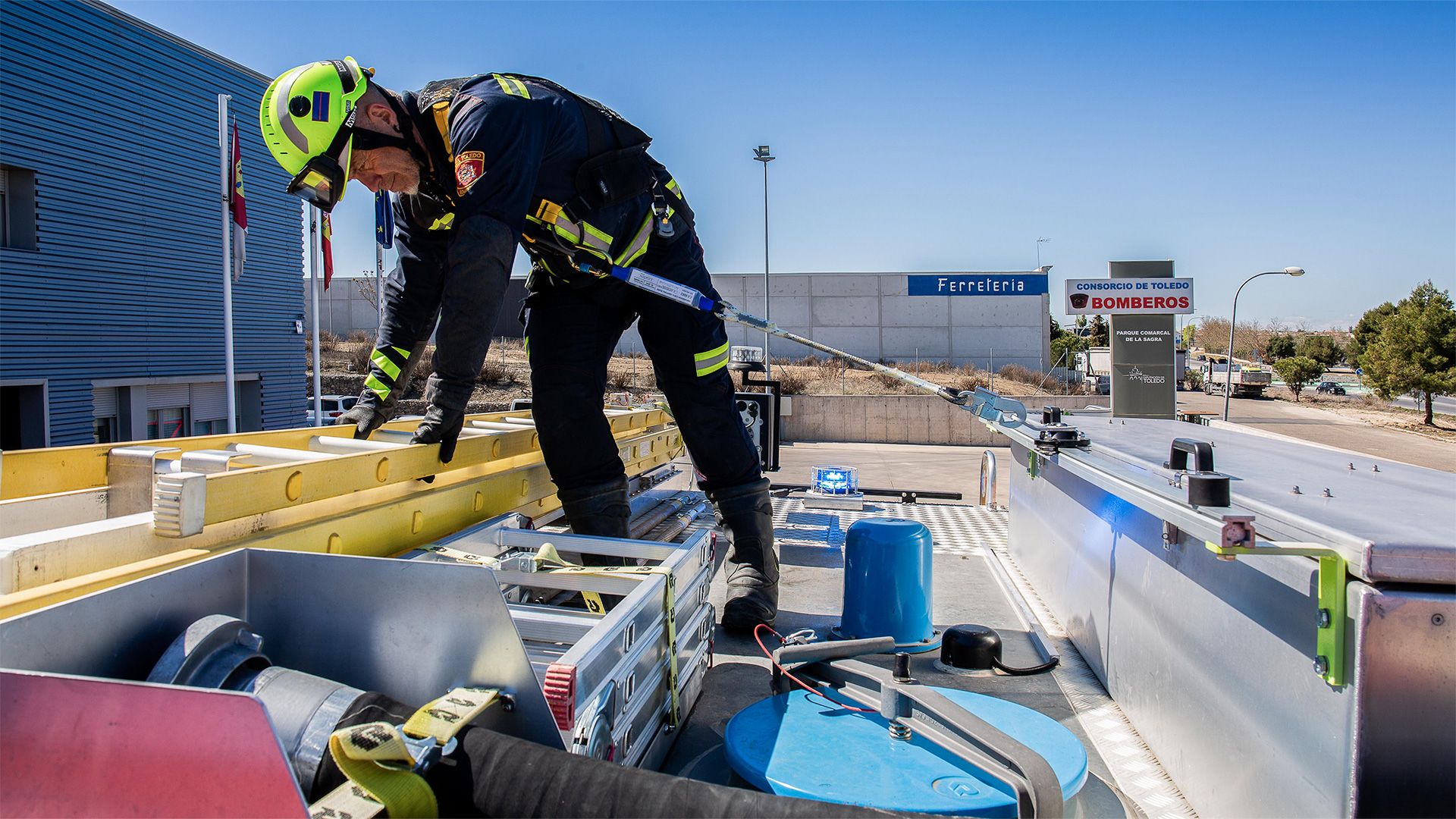 Fallarrest rail system securing access firetrucks Spain