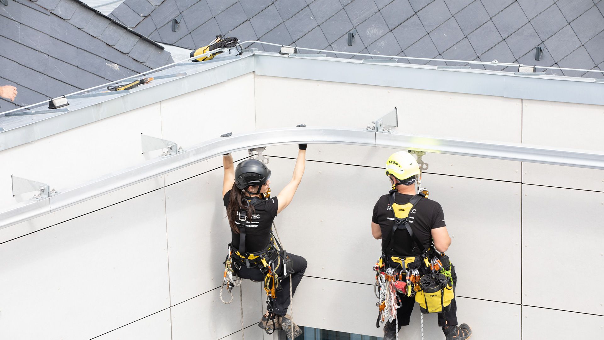 SafeAccess C abseiling on the Hungarian Parliament