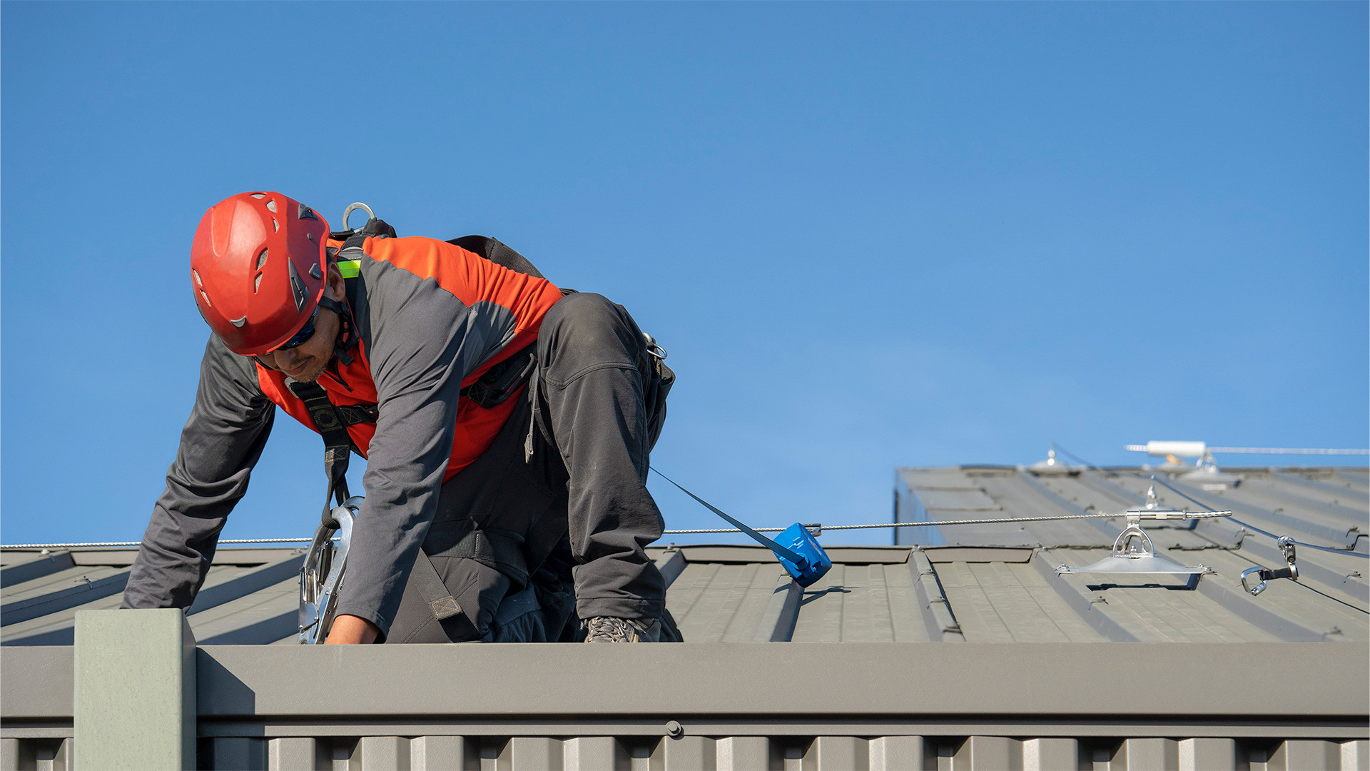 Securing a roof with a Securope cable lifeline