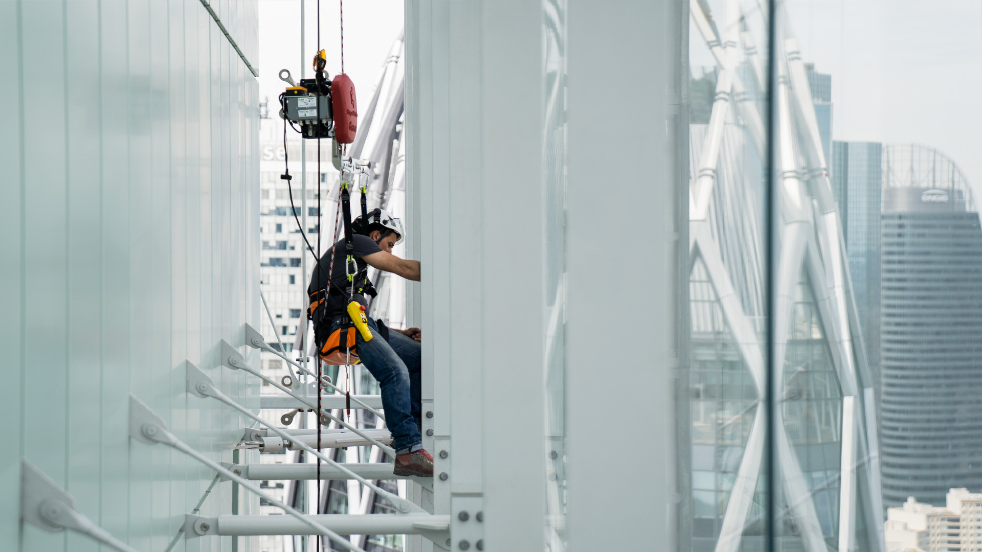 RopeClimber takel voor het reinigen van glazen gevel