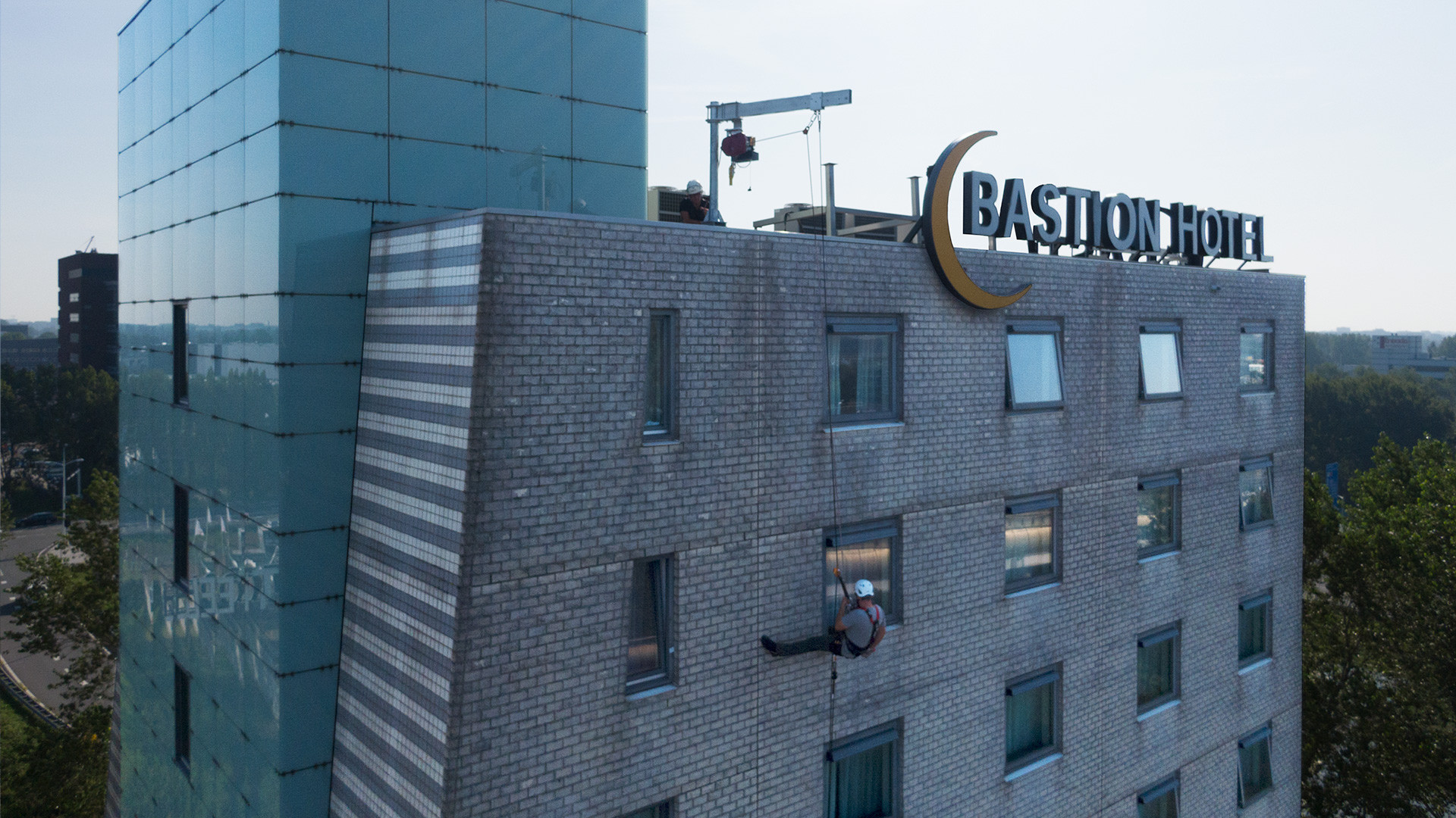 RopeClimber takel met davitarm op hotel