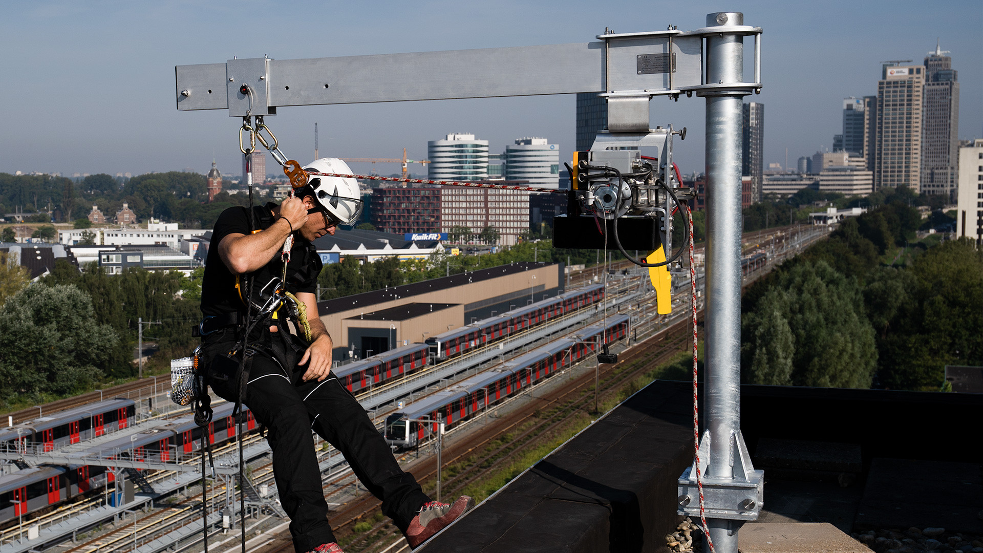 RopeClimber takel met davitarm op hotel