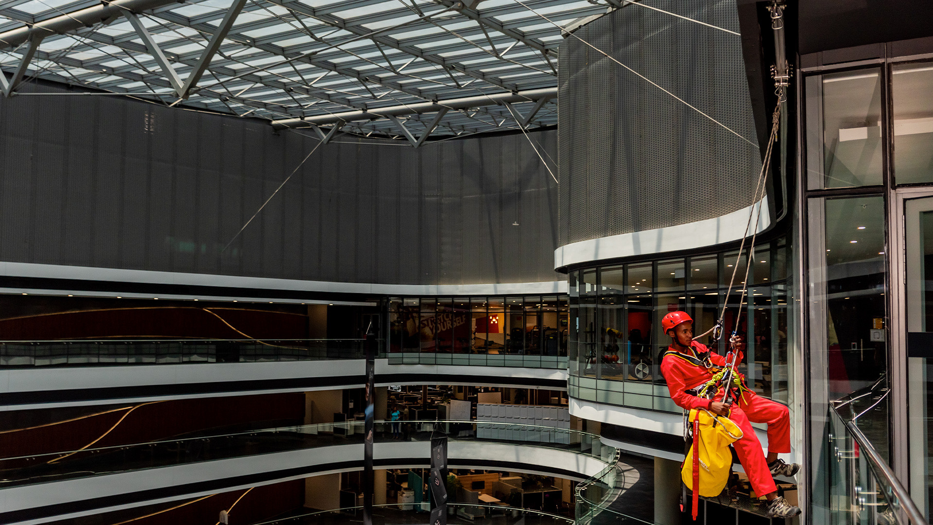 SafeAccess-monorail voor abseilen in een winkelcentrum