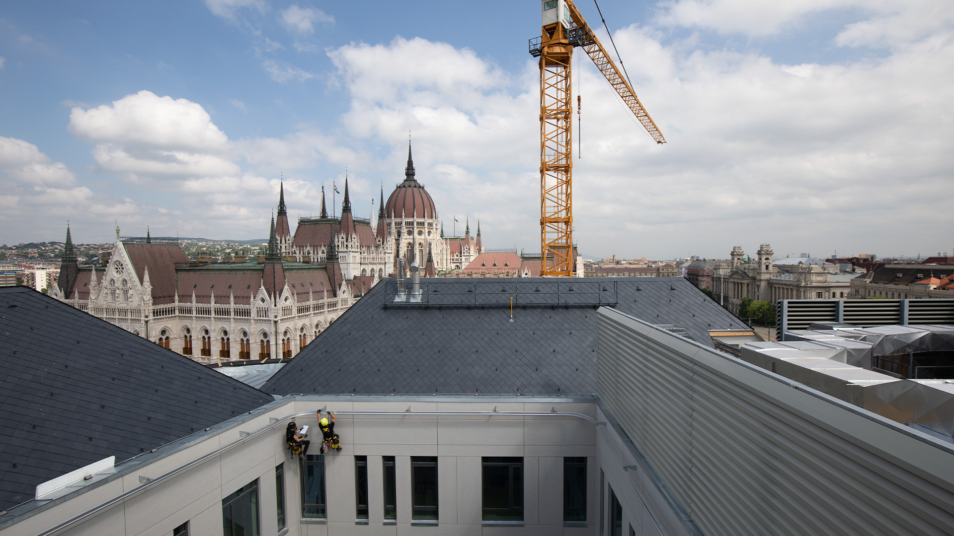 SafeAccess C abseilen op het Hongaarse parlement