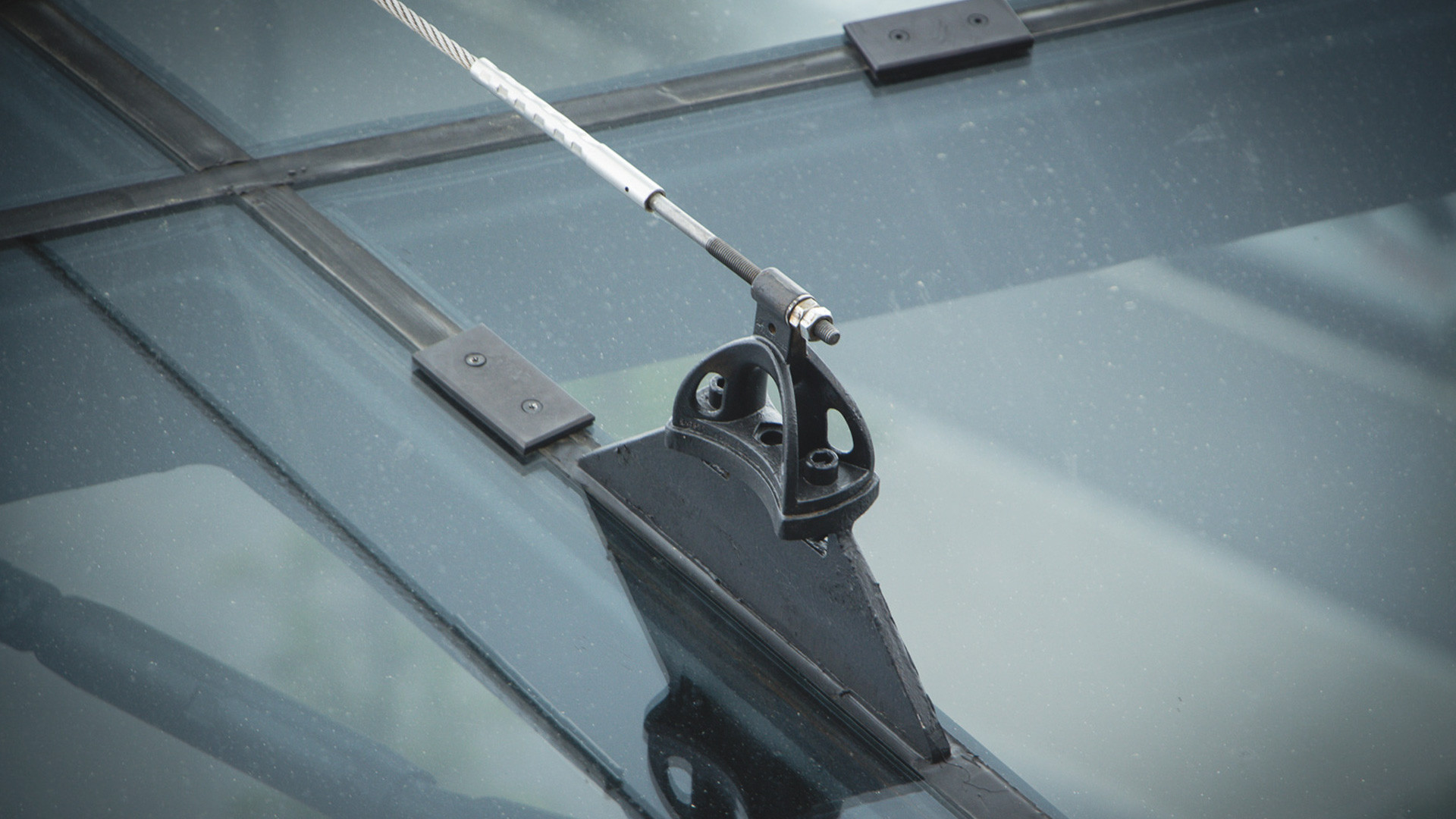 Securope on glass roof