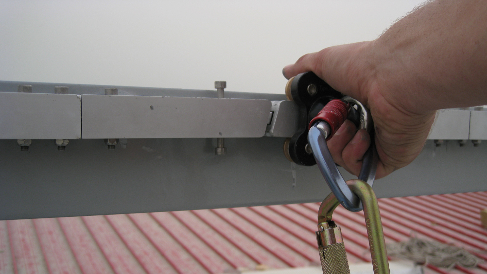 Window cleaning on complex building