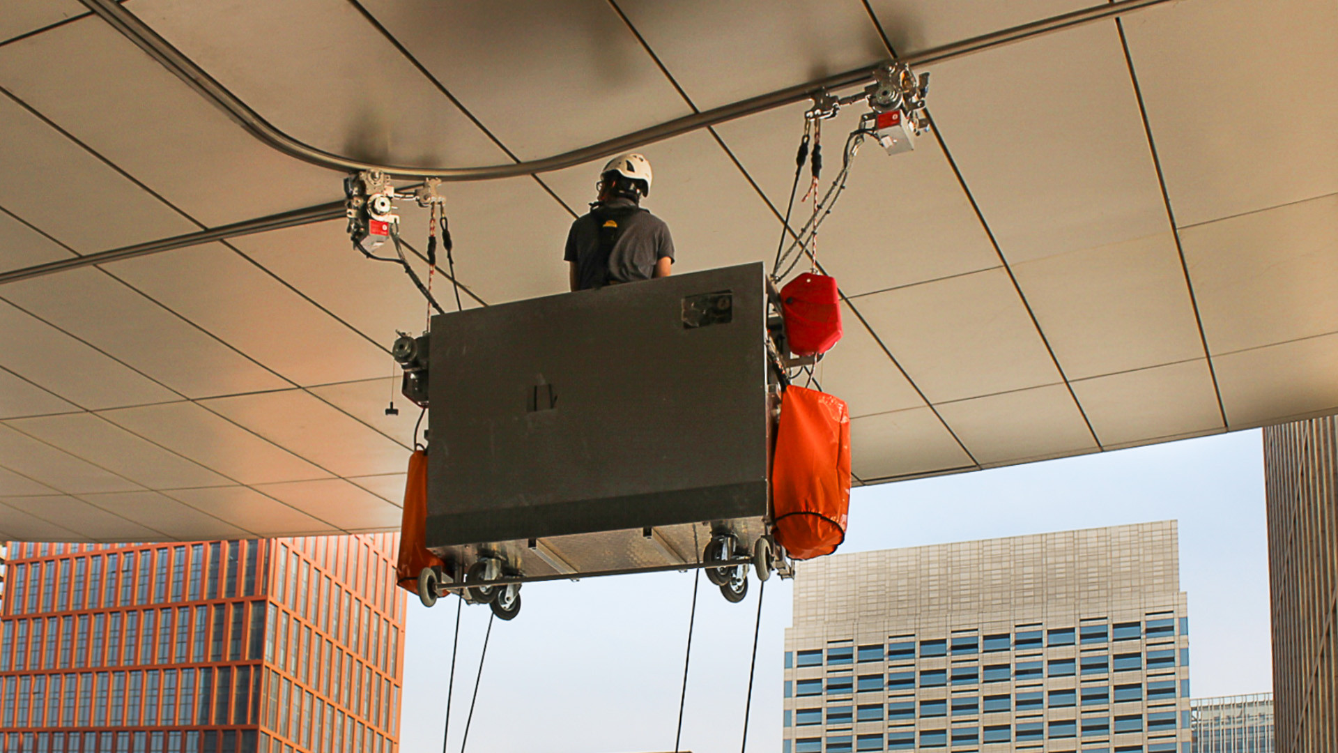 RopeClimber cradle at the Tianjin International Convention Center Hotel